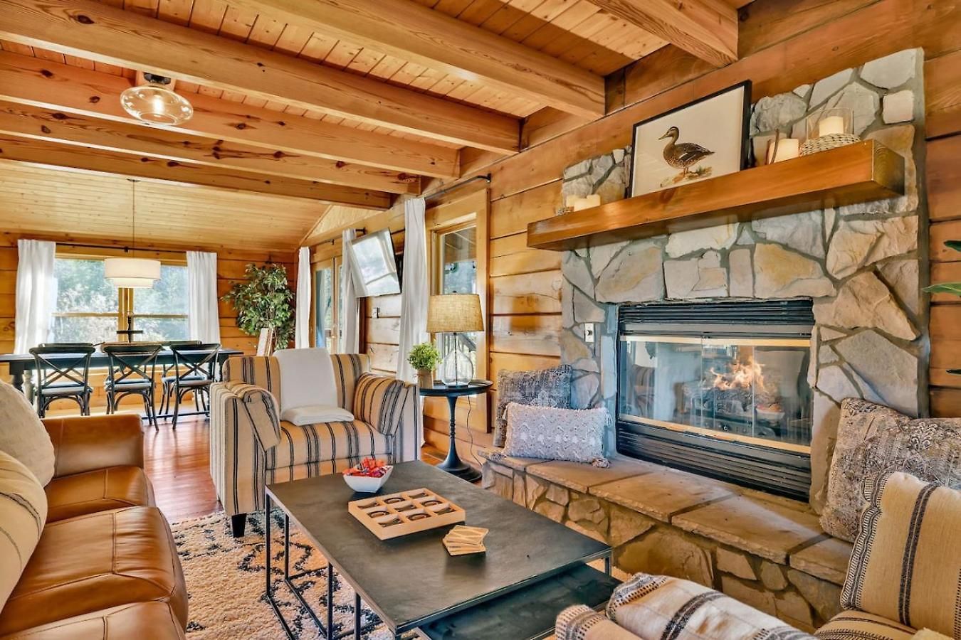 Creeks Luxury Retreat 15 Min To Downtown Holiday home *