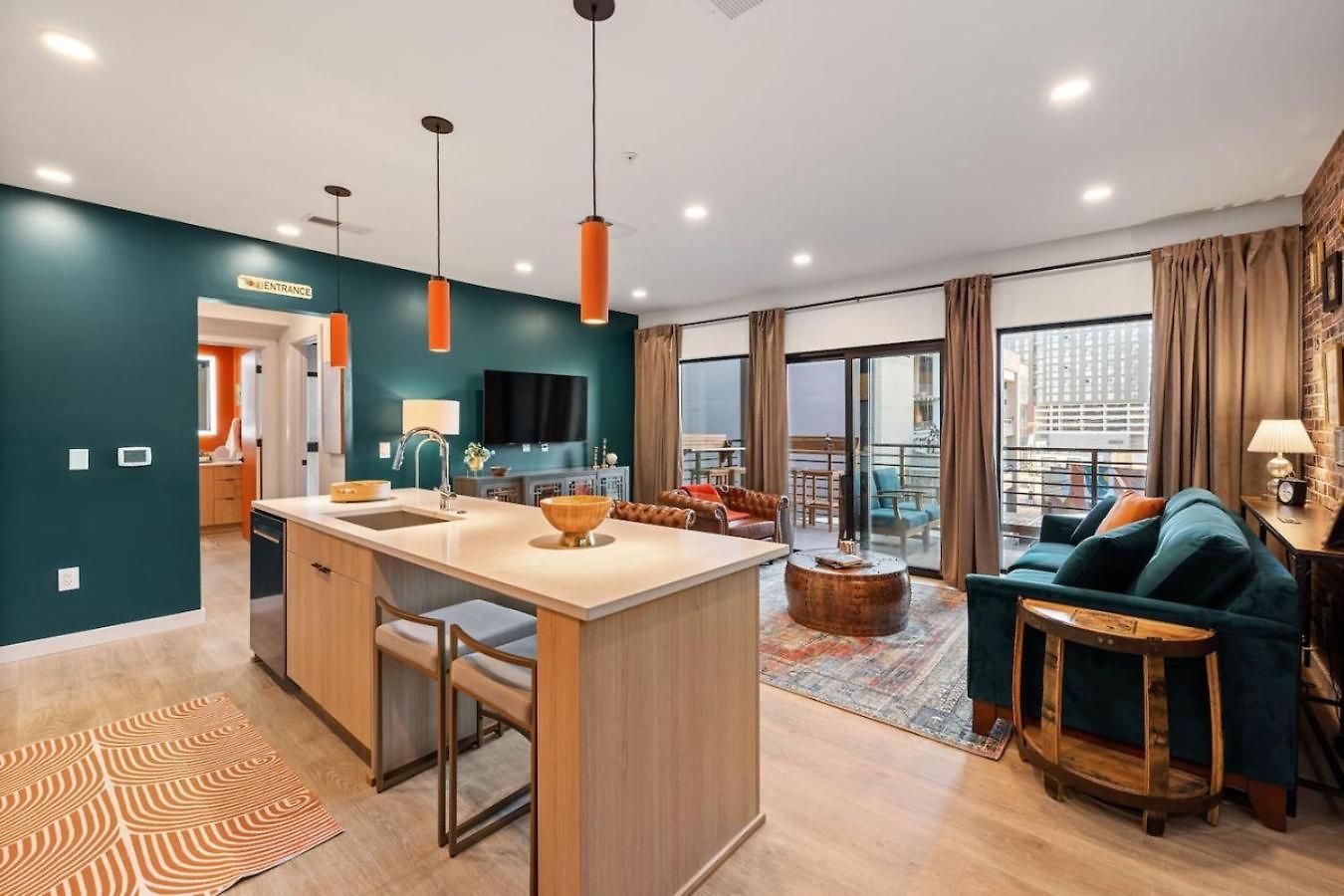 Walk To Downtown Nash From The Speakeasy Pool, Gym, Parking And More, Amazing Location *