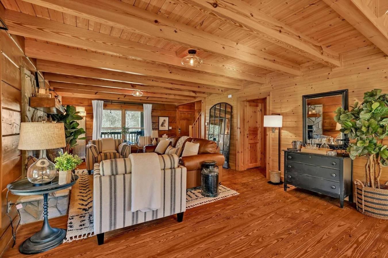 Creeks Luxury Retreat 15 Min To Downtown Holiday home *