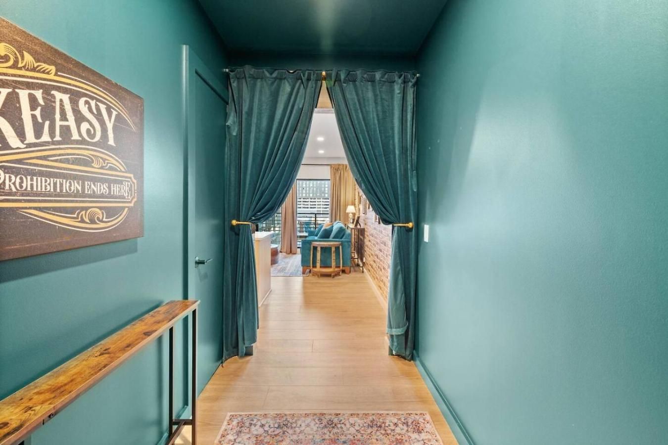 Holiday home Walk To Downtown Nash From The Speakeasy Pool, Gym, Parking And More, Amazing Location