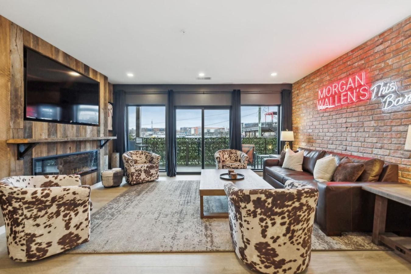Apartment Walk To Broadway From Whiskey Glasses, Bach Party Approved With Pool And Gym