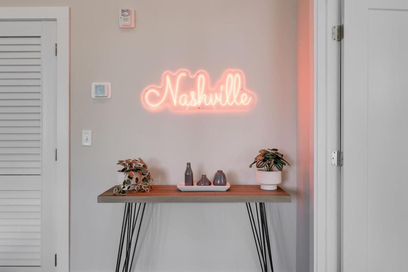 Prime West End 2br W, Sauna And Balcony Near Vandy! * Nashville