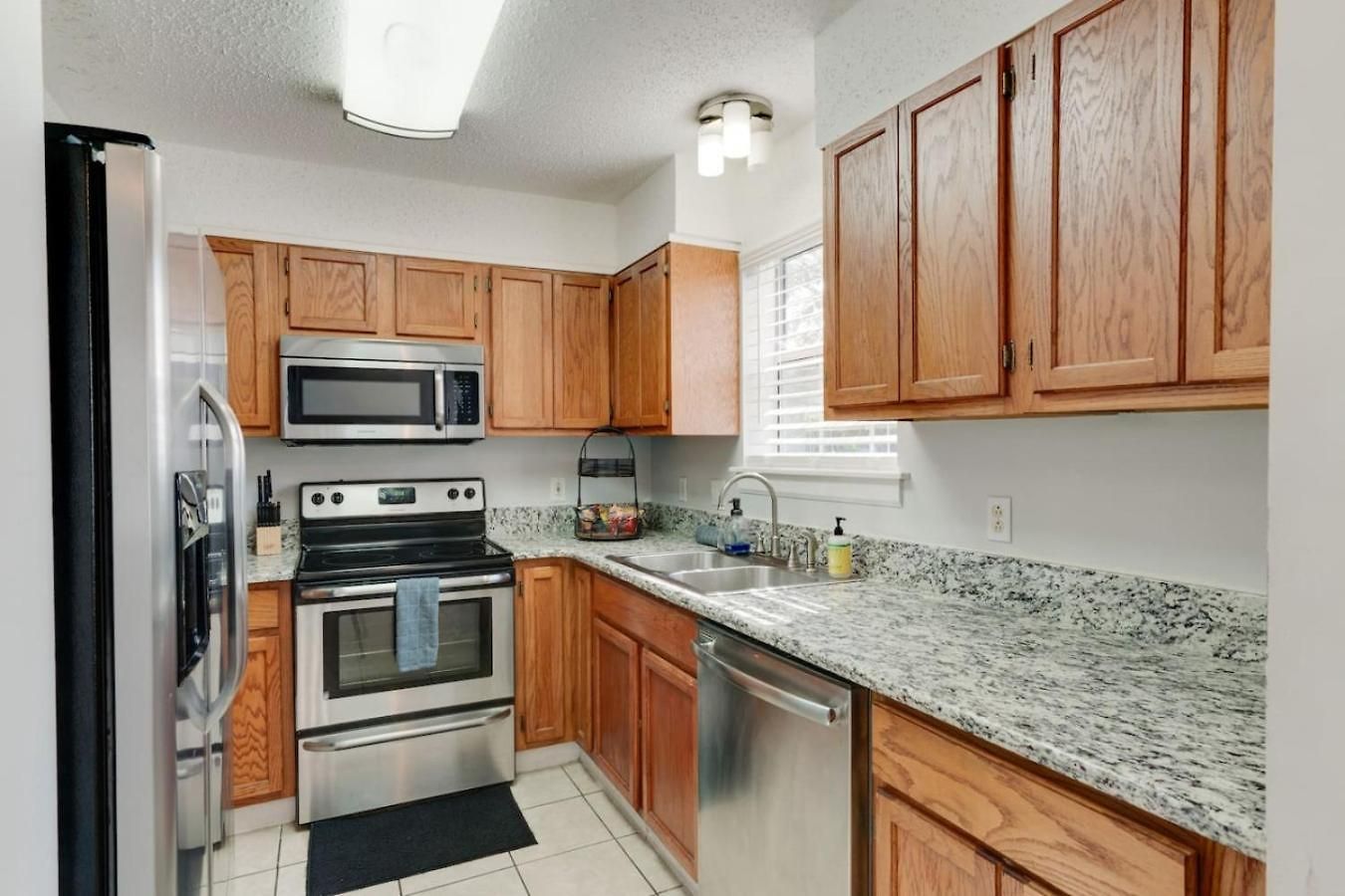 Apartment Prime Location With Balcony Near Broadway And Golf