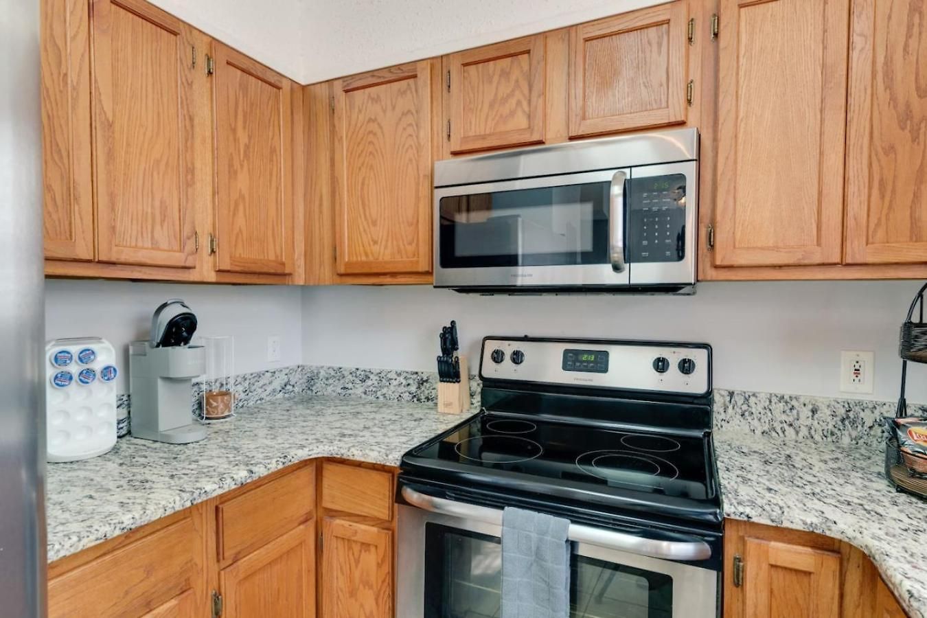 Apartment Prime Location With Balcony Near Broadway And Golf