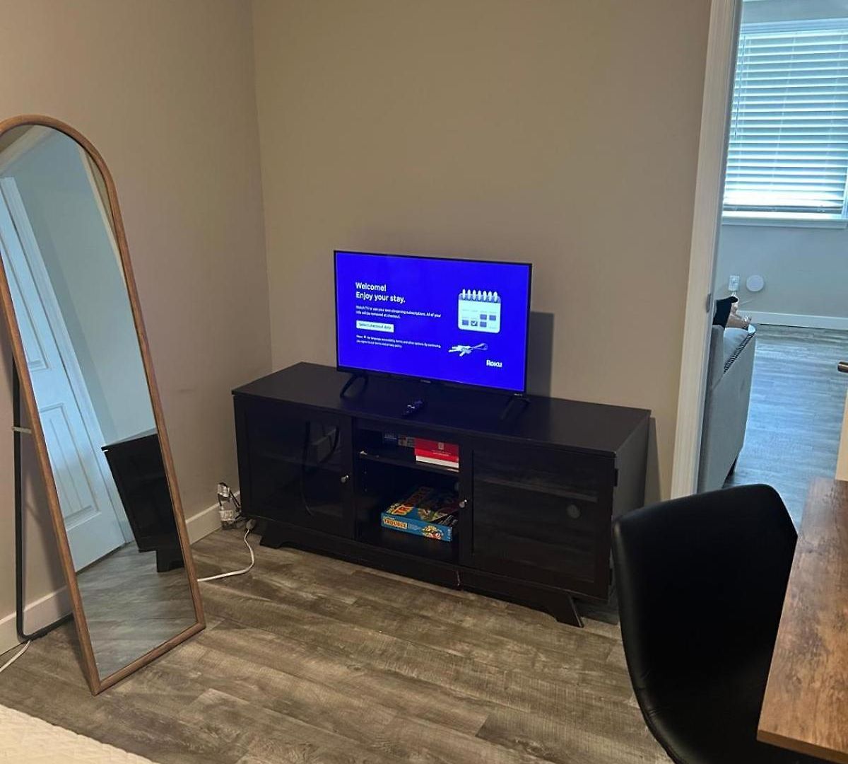 Apartment Sleeps 6-full Kitchen-4 Beds-big Couch-officespace Nashville