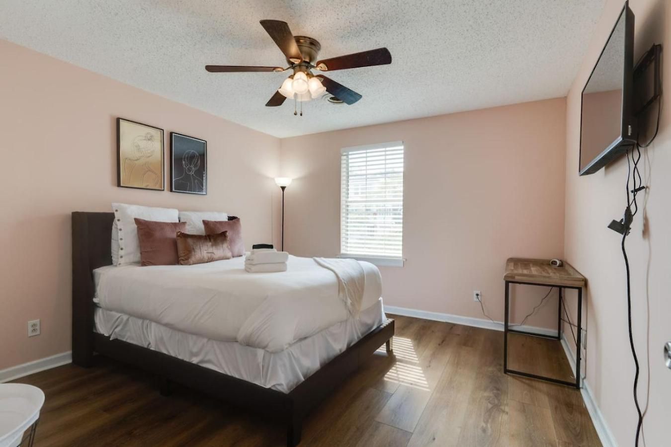 Prime Location With Balcony Near Broadway And Golf