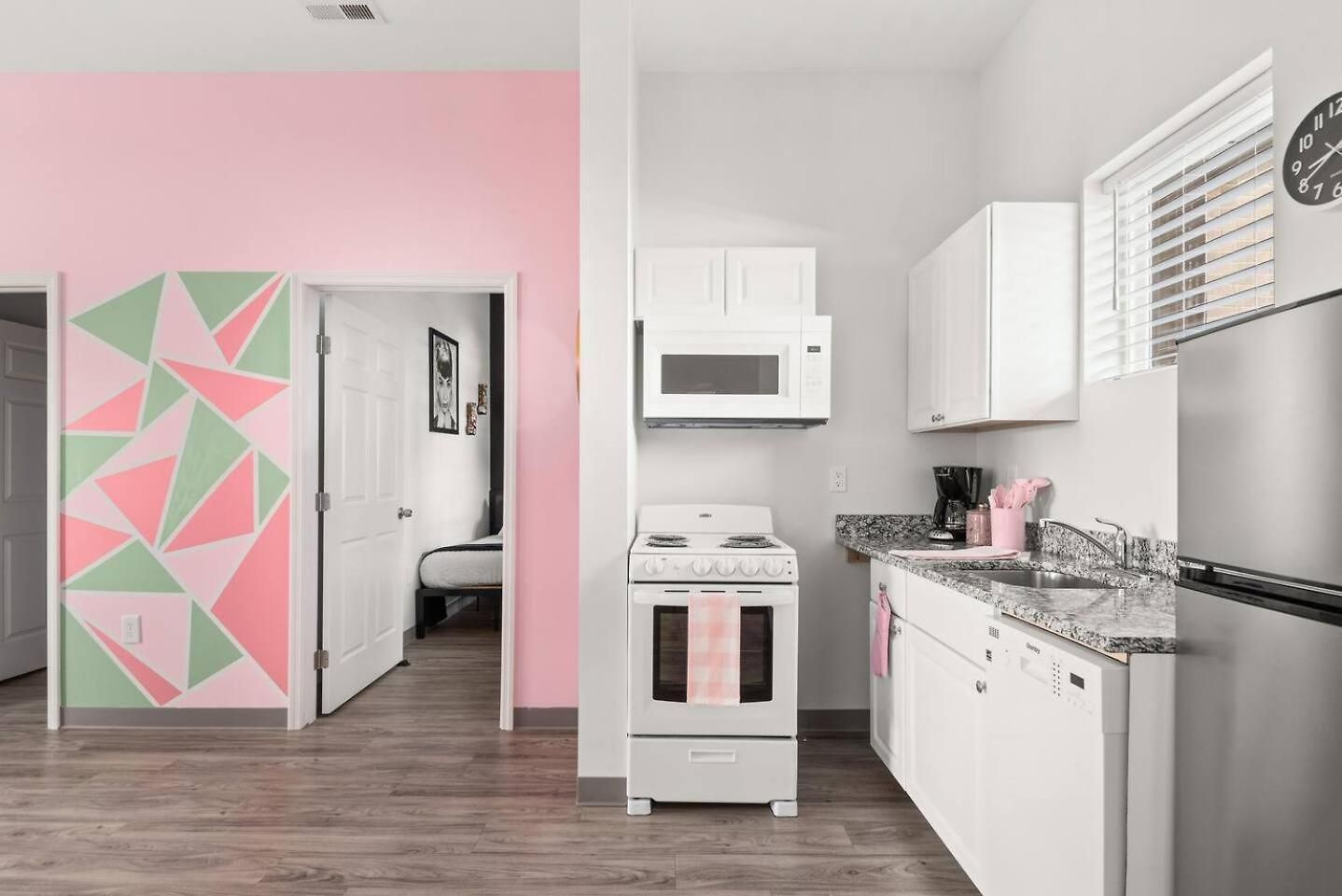 Nash Bash Retreat With Neon Sign & Sleeps 13 * Nashville