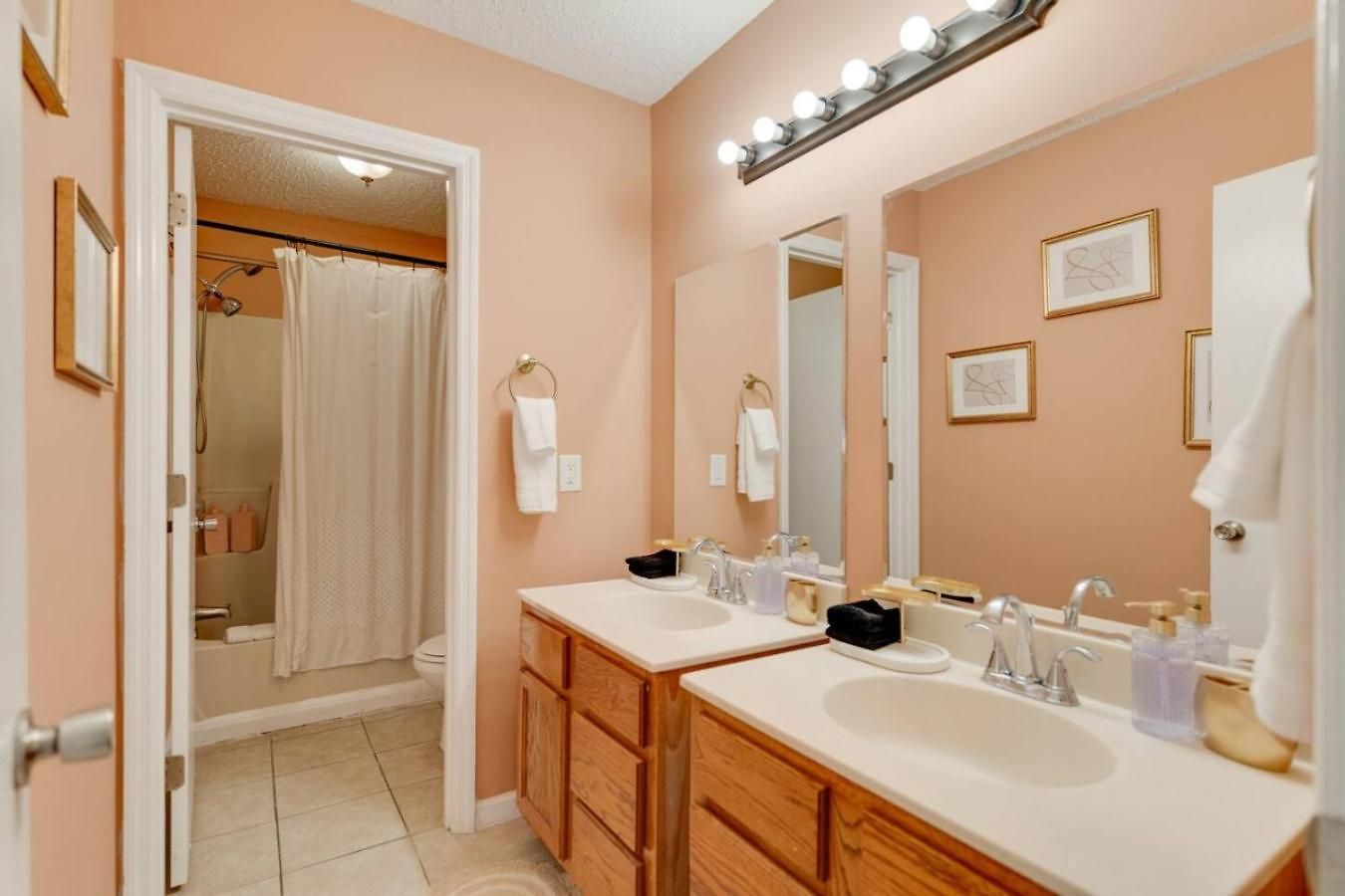 Prime Location With Balcony Near Broadway And Golf *
