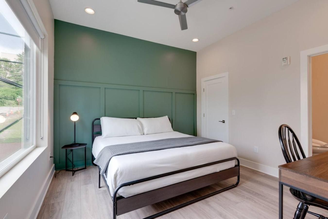 Apartment Prime West End 2br W, Sauna And Balcony Near Vandy!