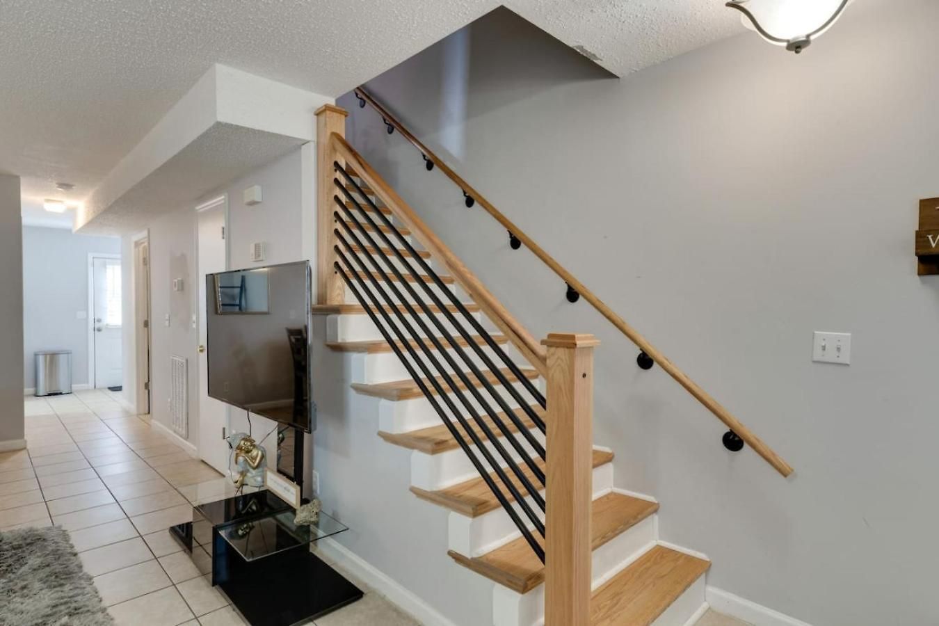 Prime Location With Balcony Near Broadway And Golf Apartment *