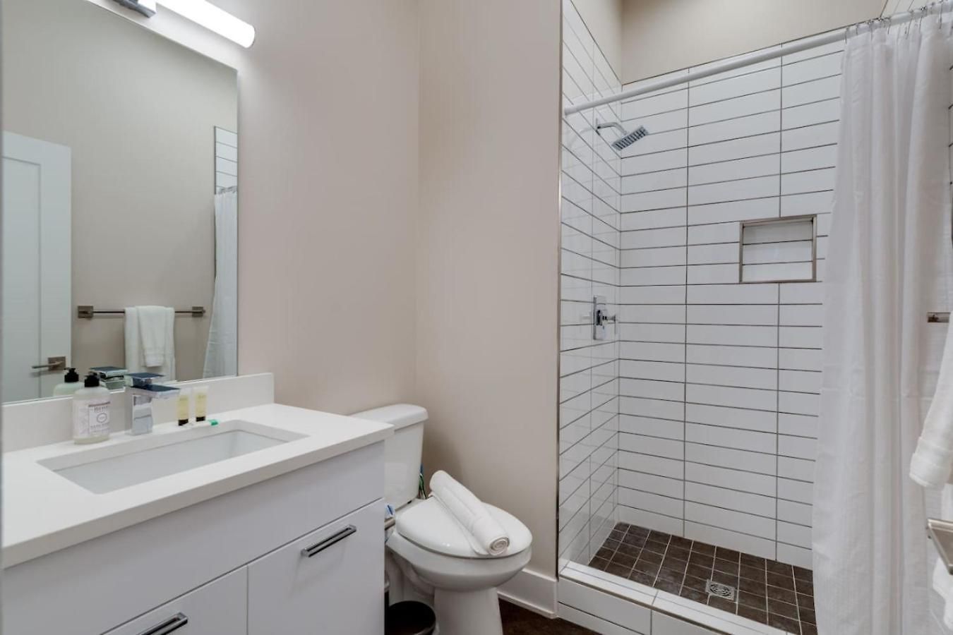Prime West End 2br W, Sauna And Balcony Near Vandy! Apartment Nashville