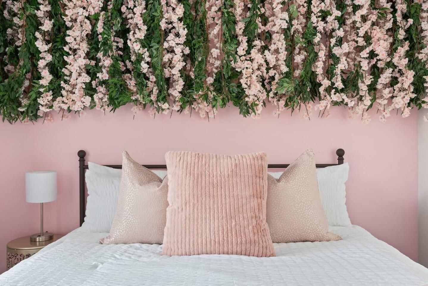 Nash Bash Retreat With Neon Sign & Sleeps 13 Nashville