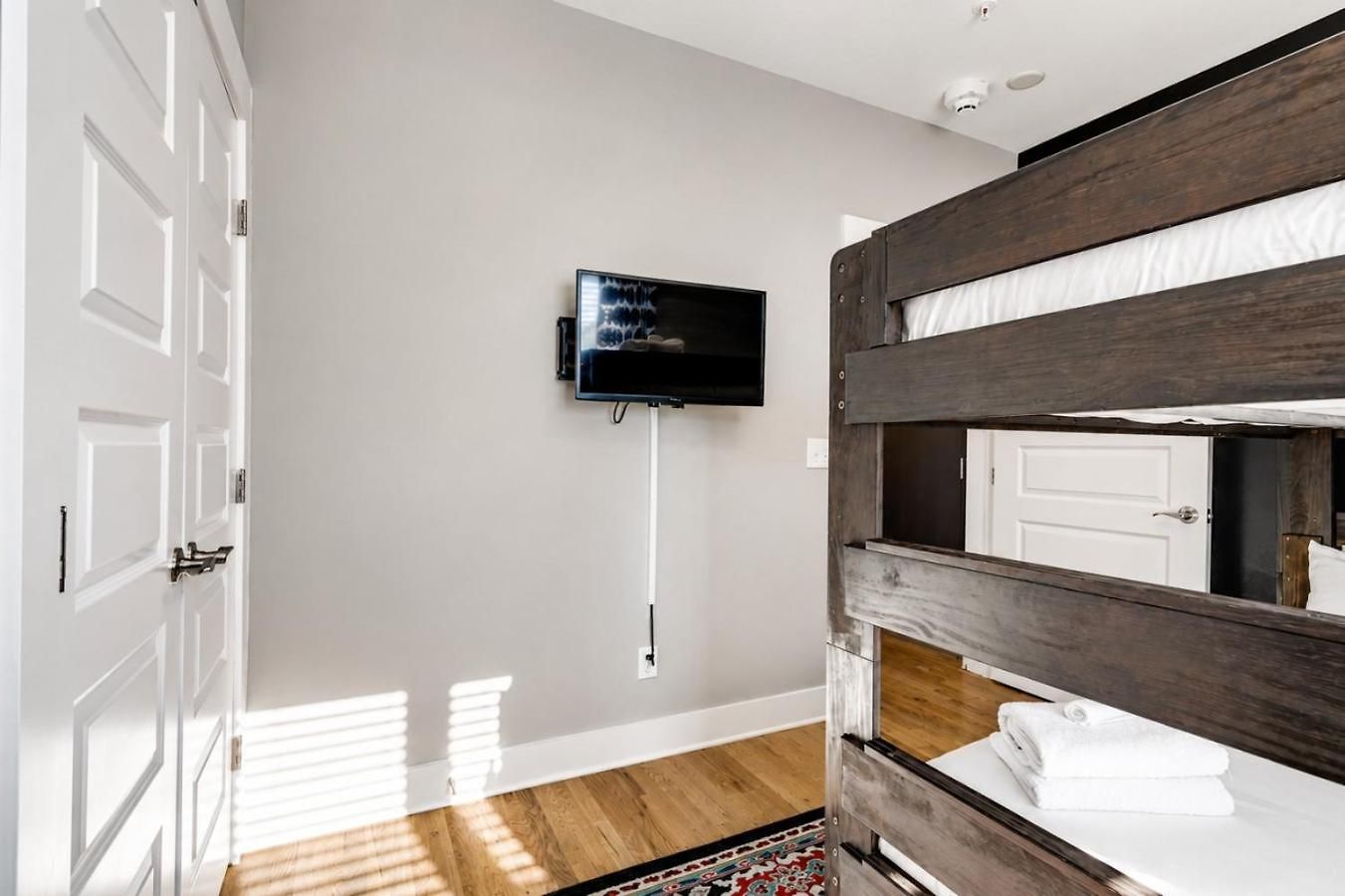 Nations Sky Retreat 2br Private Rooftop Views Apartment