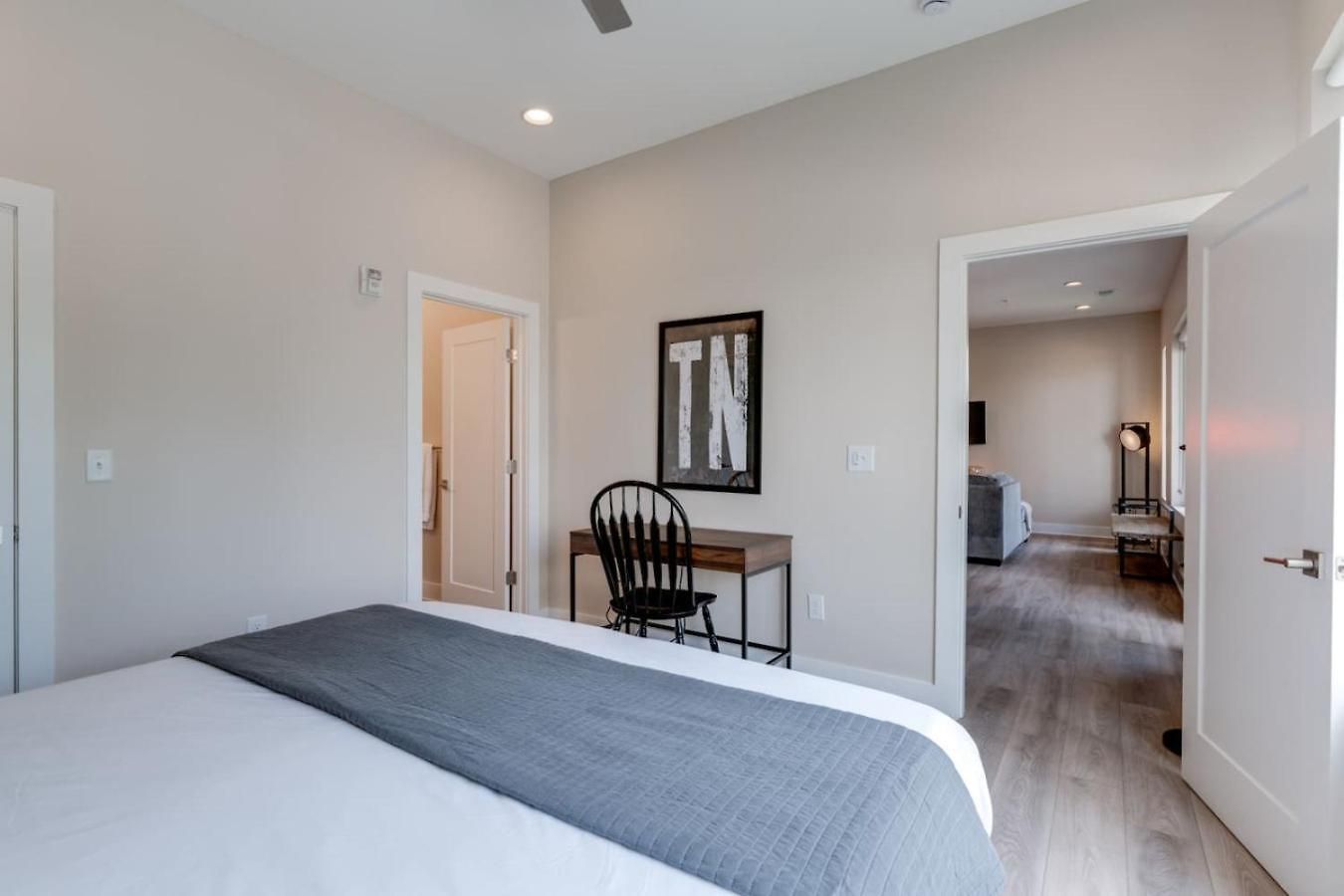 Prime West End 2br W, Sauna And Balcony Near Vandy! *