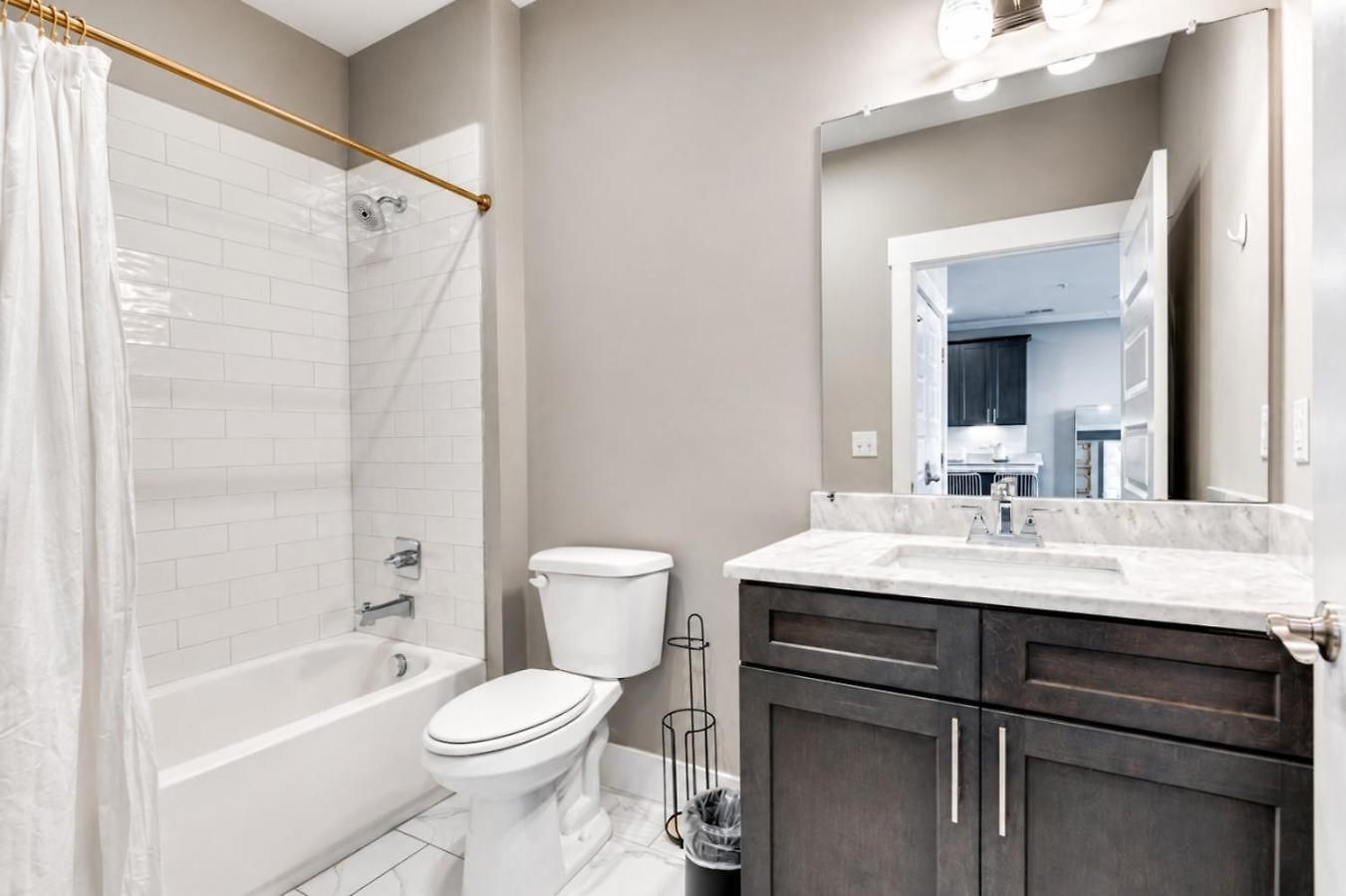 Apartment Nations Sky Retreat 2br Private Rooftop Views