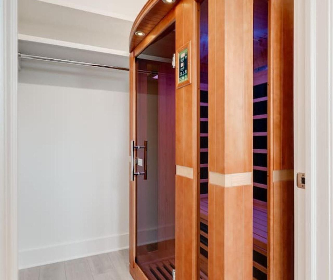 Prime West End 2br W, Sauna And Balcony Near Vandy! Nashville