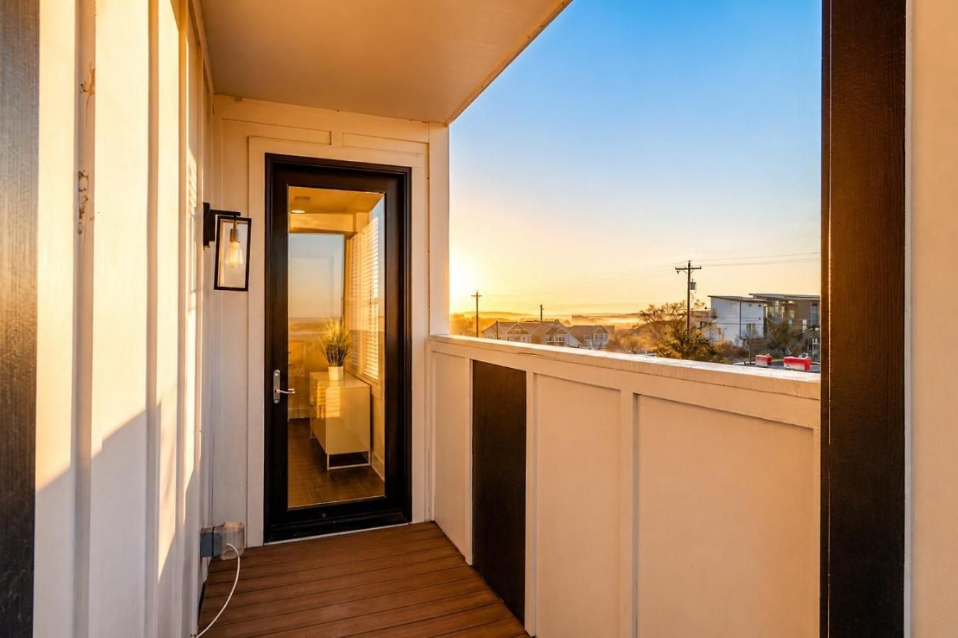 Nations Sky Retreat 2br Private Rooftop Views Apartment *