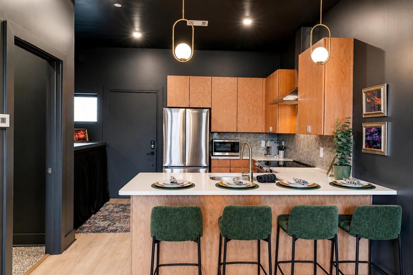 Apartment Spacious Floor Sleeps 6