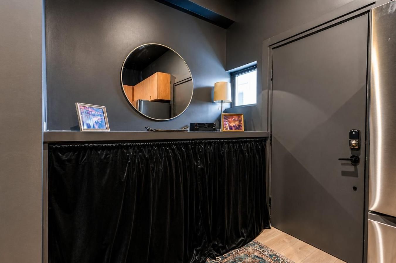 Spacious Floor Sleeps 6 Nashville