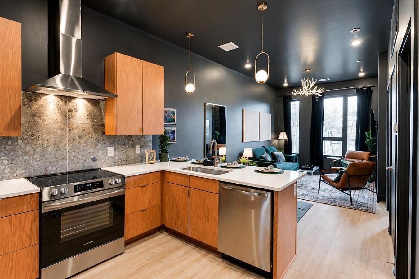 Spacious Floor Sleeps 6 Apartment Nashville