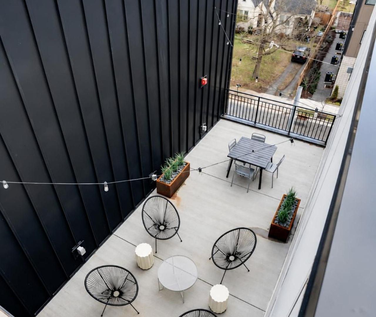 Spacious Floor Sleeps 6 Apartment Nashville