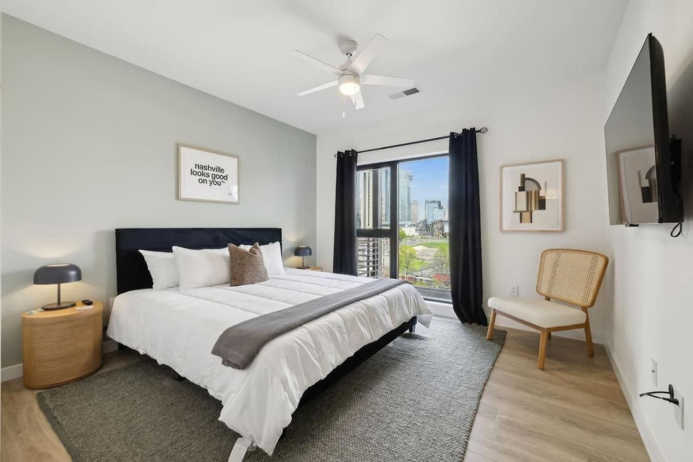 Skyline Nights Downtown Nash W/ Views, Pool, Gym Apartment *