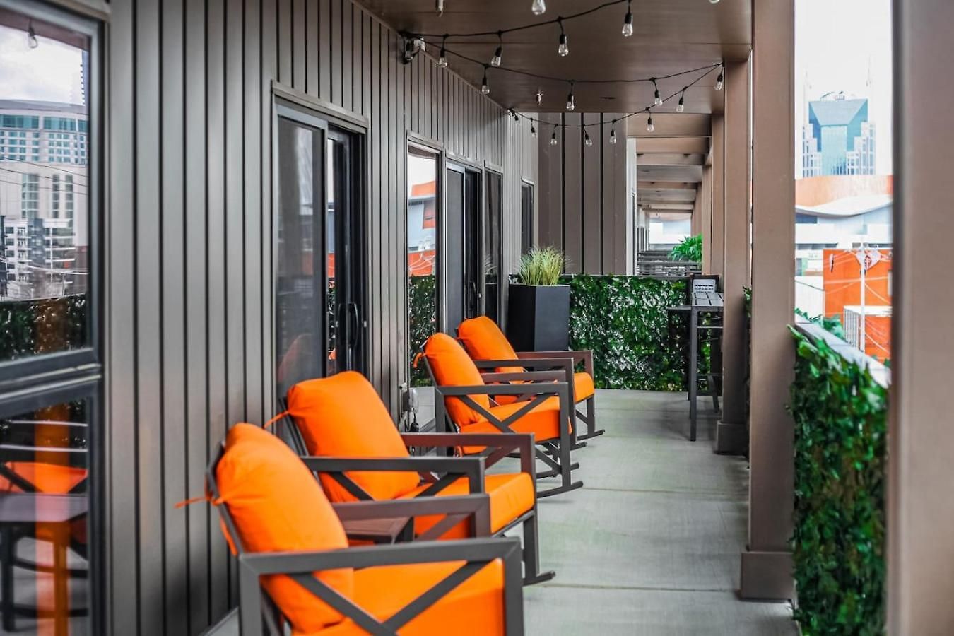 Apartment Walk To Broadway From Whiskey Glasses, Bach Party Approved With Pool And Gym Nashville