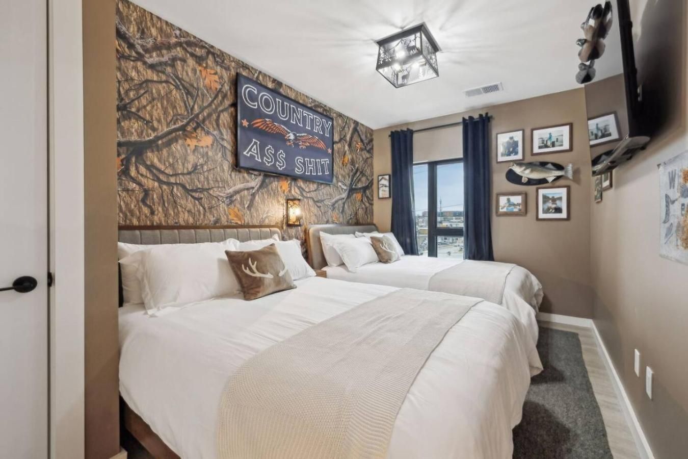 Walk To Broadway From Whiskey Glasses, Bach Party Approved With Pool And Gym Nashville
