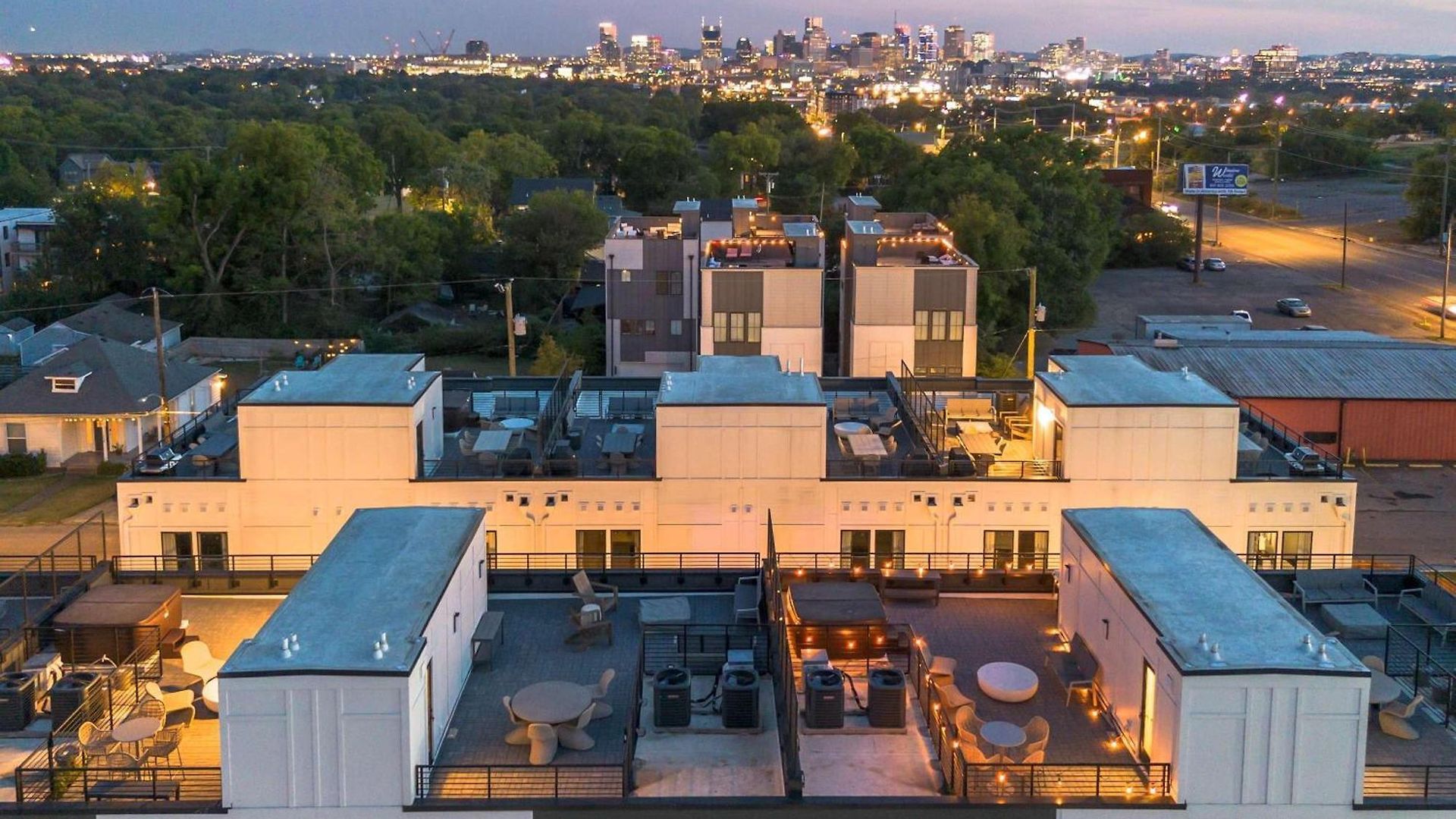 Escape With Skyline Deck And Hot Tub Holiday home *