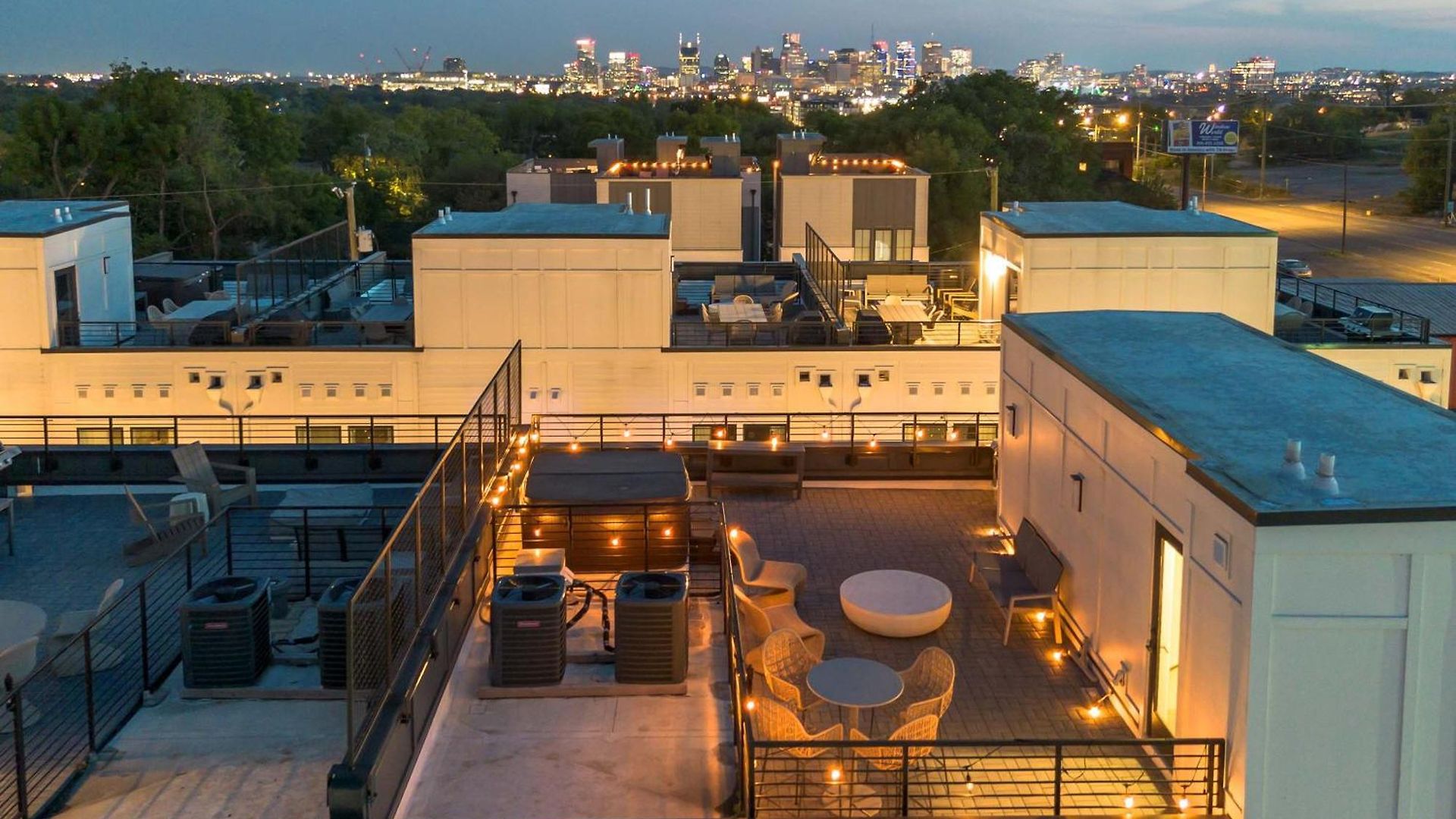 Rooftop Fire Pit Lounge Skyline Dt Nash Views Holiday home *