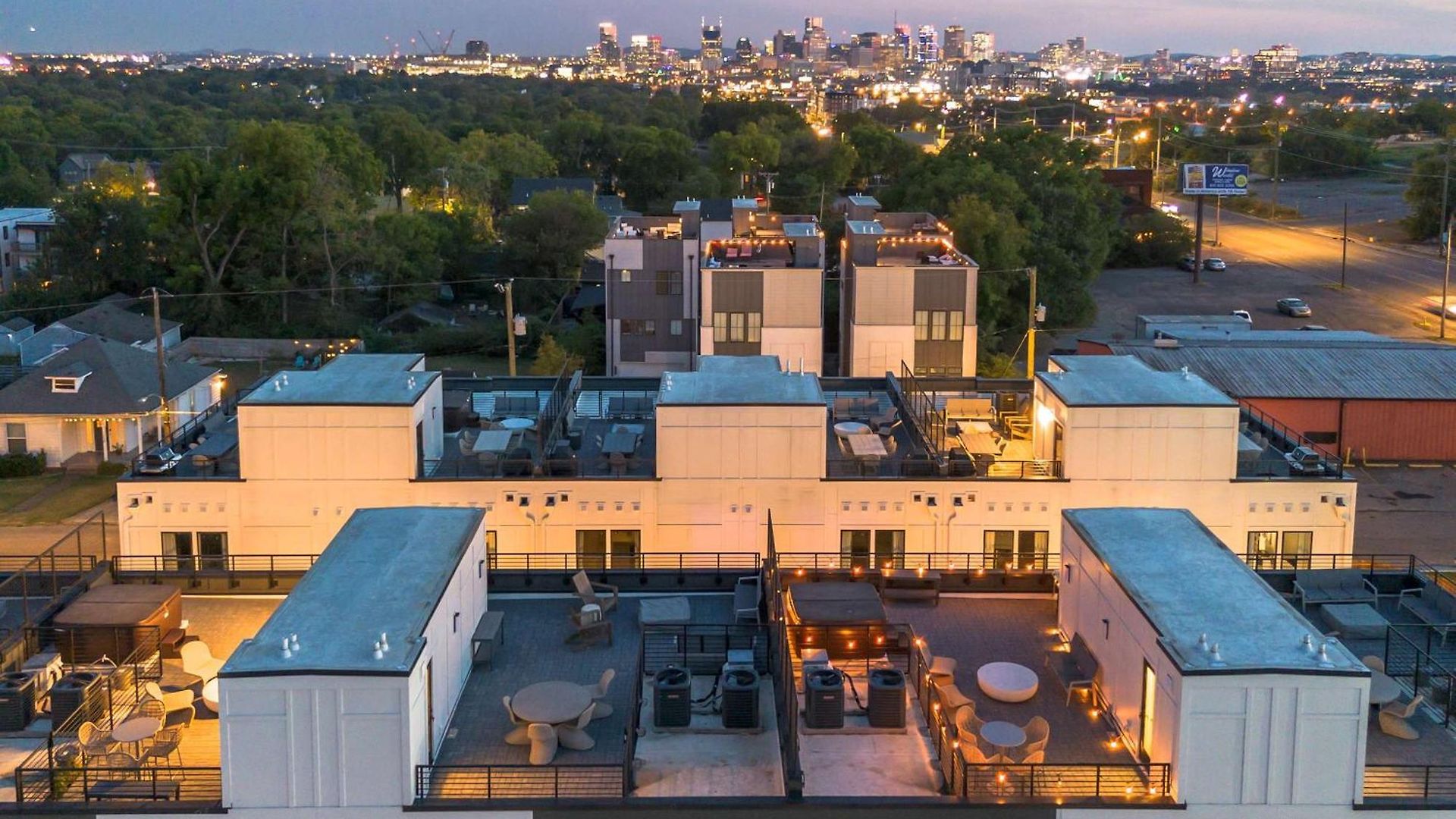 Rooftop Fire Pit Lounge Skyline Dt Nash Views Nashville