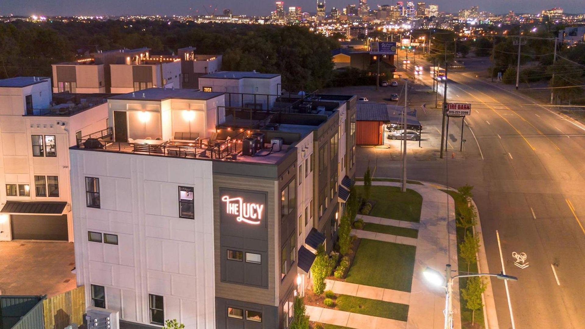 Rooftop Fire Pit Lounge Skyline Dt Nash Views * Nashville