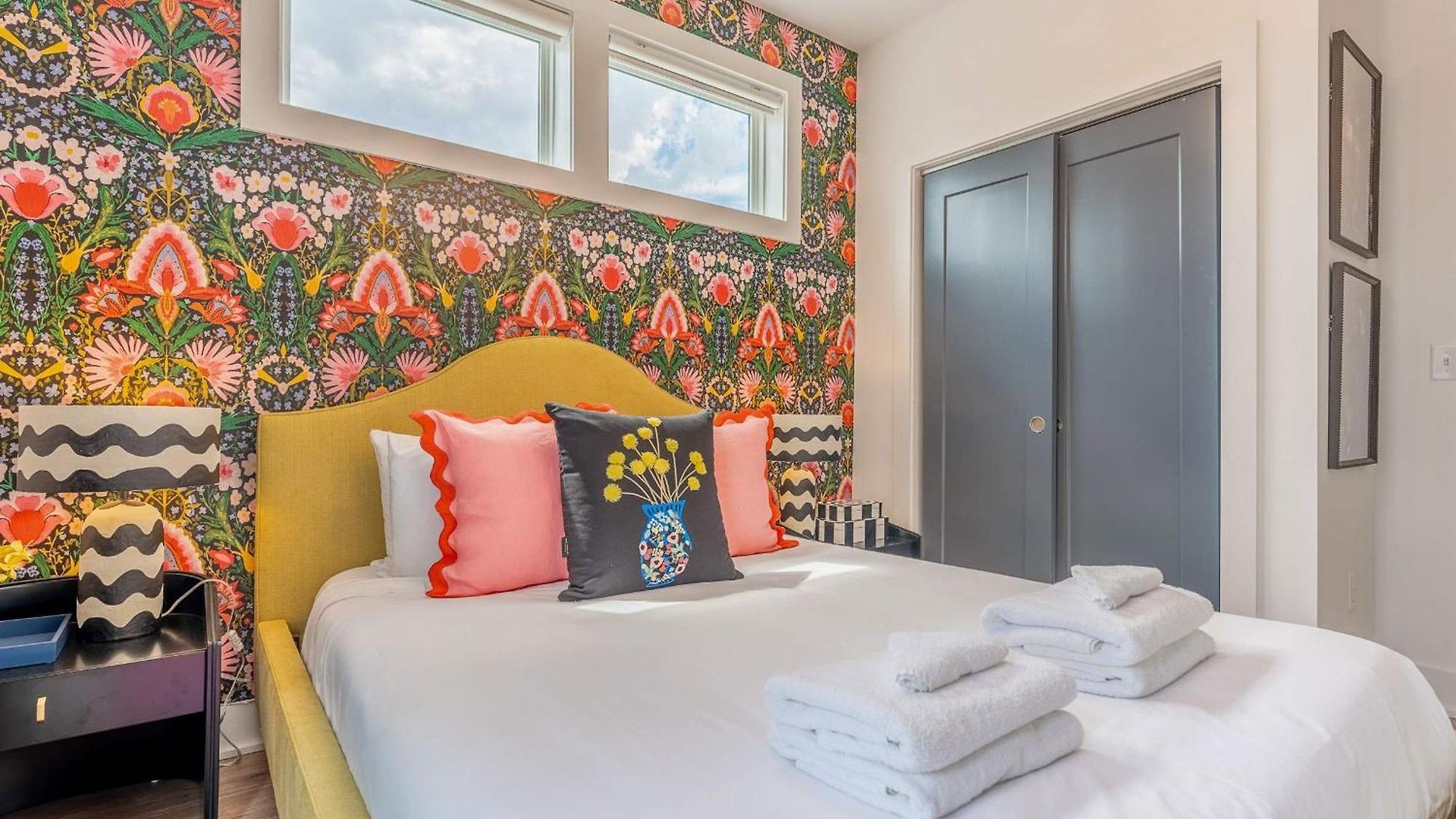 Holiday home Luxe Group With Hot Tub & Rooftop Lounge