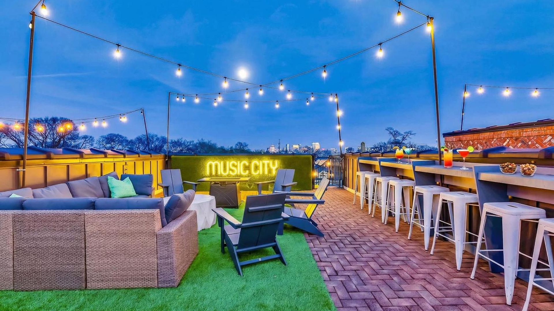 Holiday home Skyline Views With Double Rooftop Deck & Game Nashville