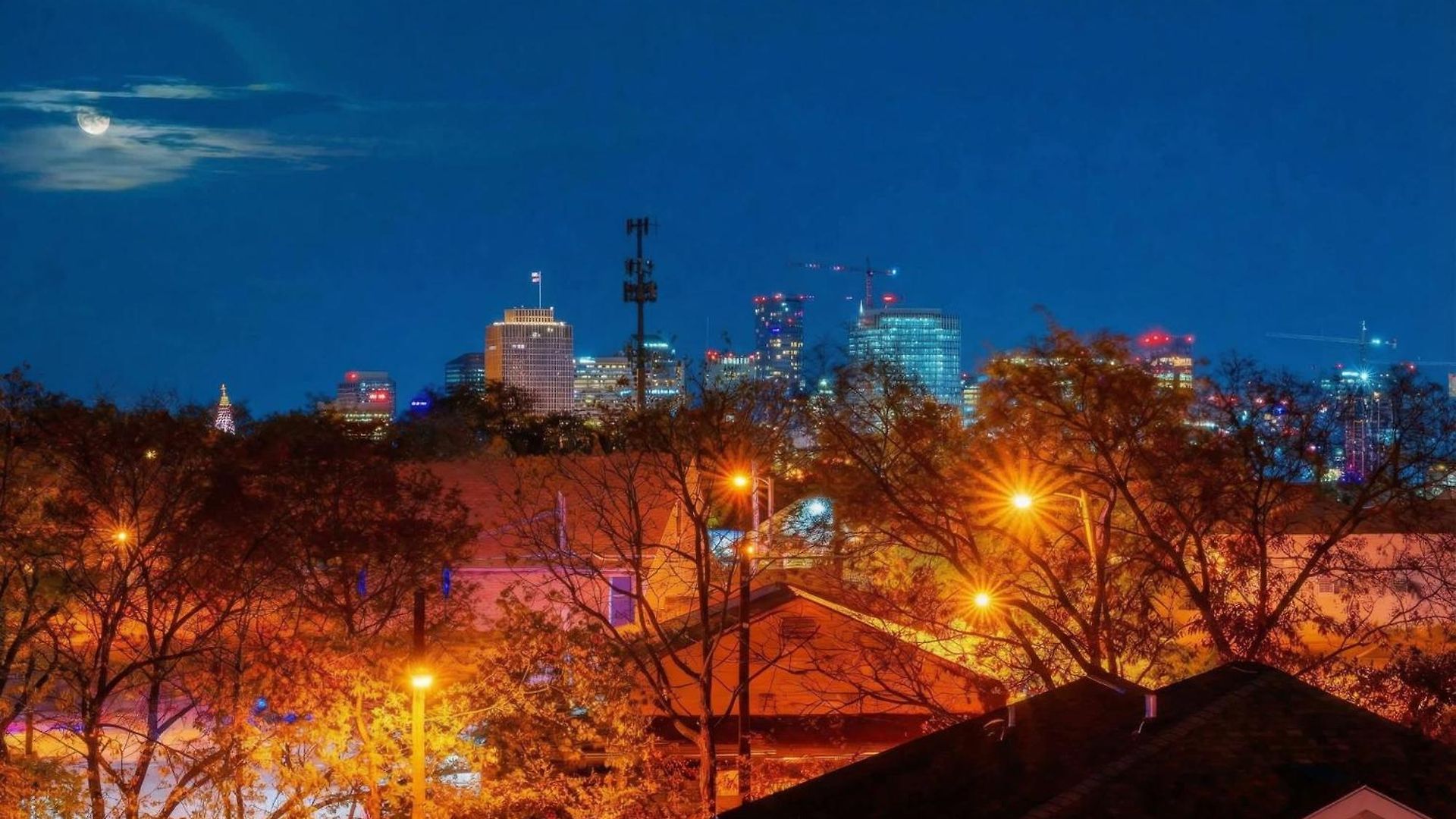 Skyline Views With Double Rooftop Deck & Game *