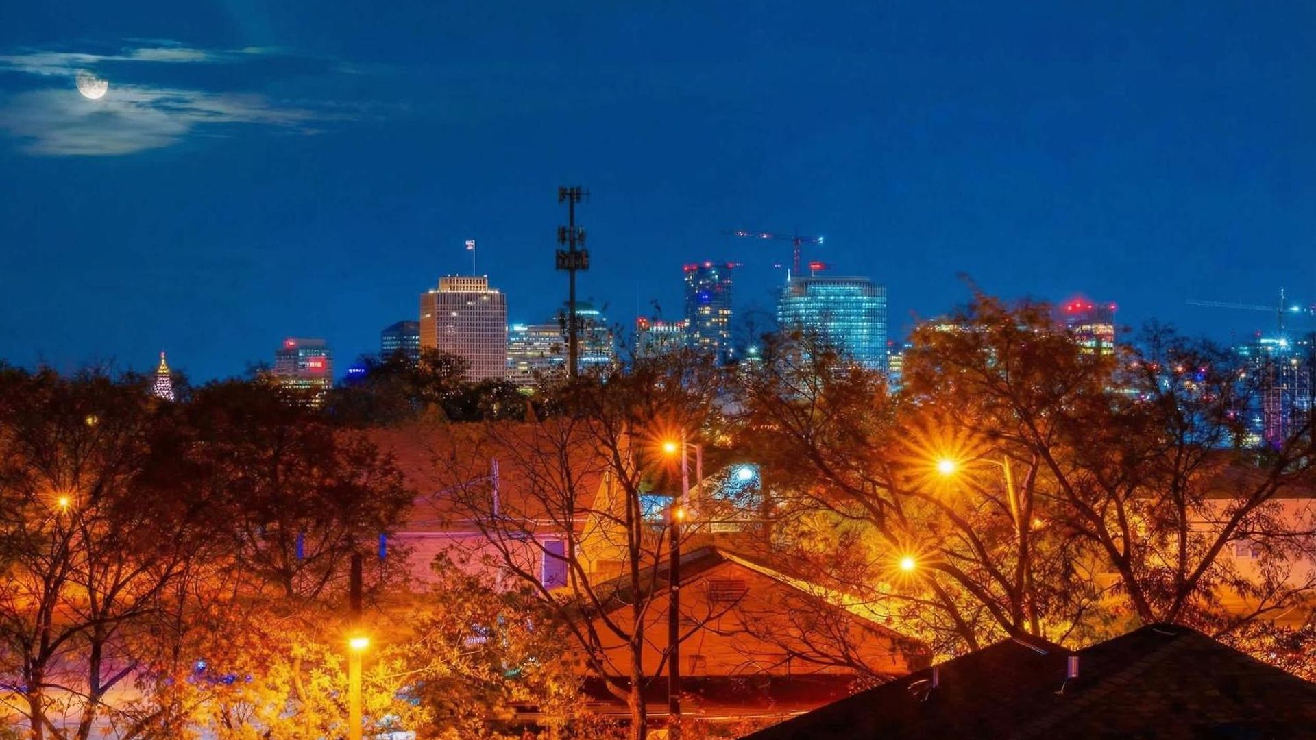 Skyline Views With Double Rooftop Deck & Game Holiday home Nashville