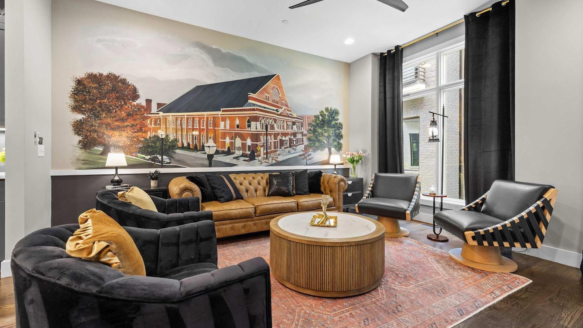 Iconic Ryman Revival - Pews Murals & Karaoke * Nashville