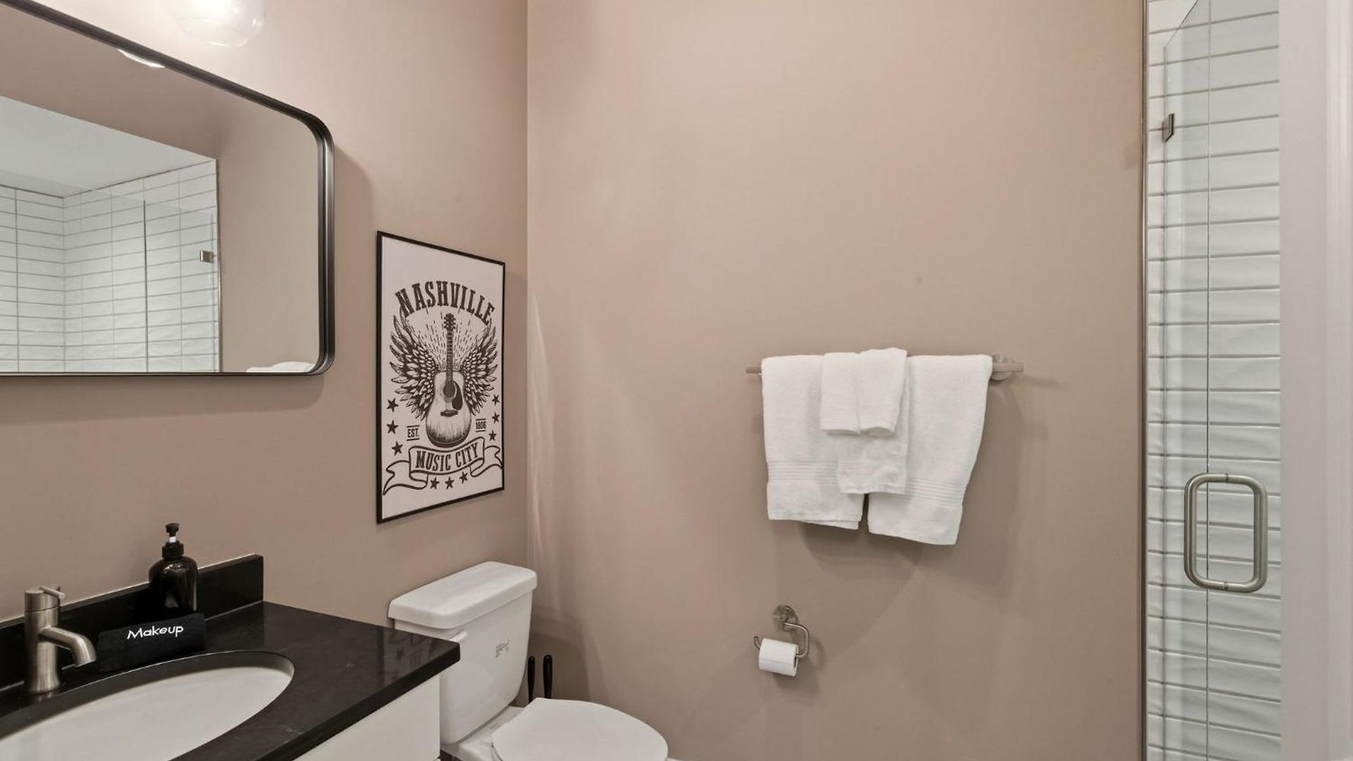 Holiday home Rooftop Views 4br 4ba 7 Beds Near Broadway Nashville