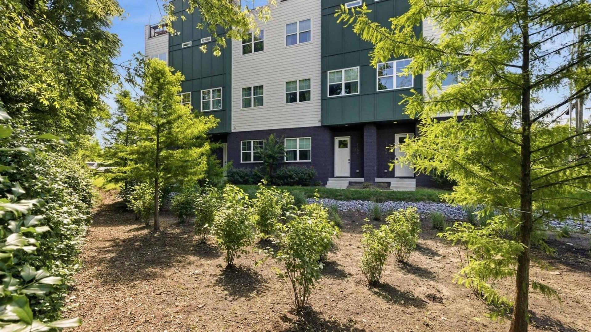 Rooftop Views 4br 4ba 7 Beds Near Broadway