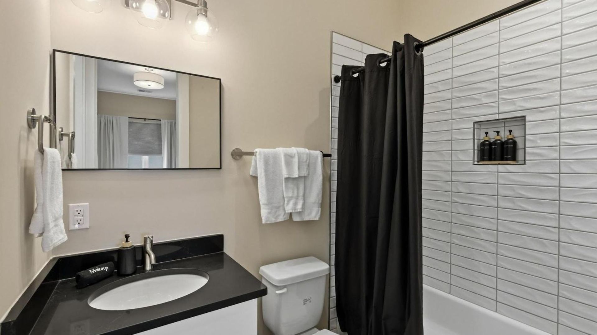 Holiday home Rooftop Views 4br 4ba 7 Beds Near Broadway