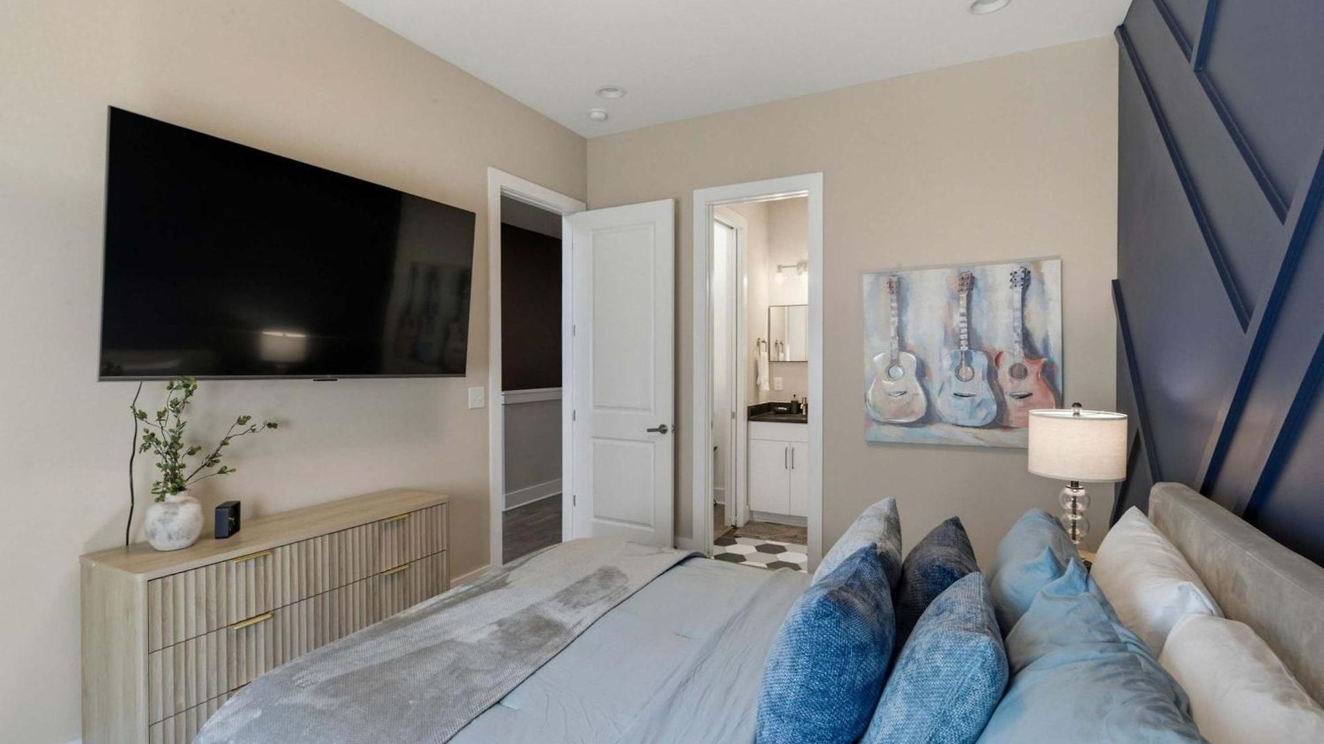 Rooftop Views 4br 4ba 7 Beds Near Broadway