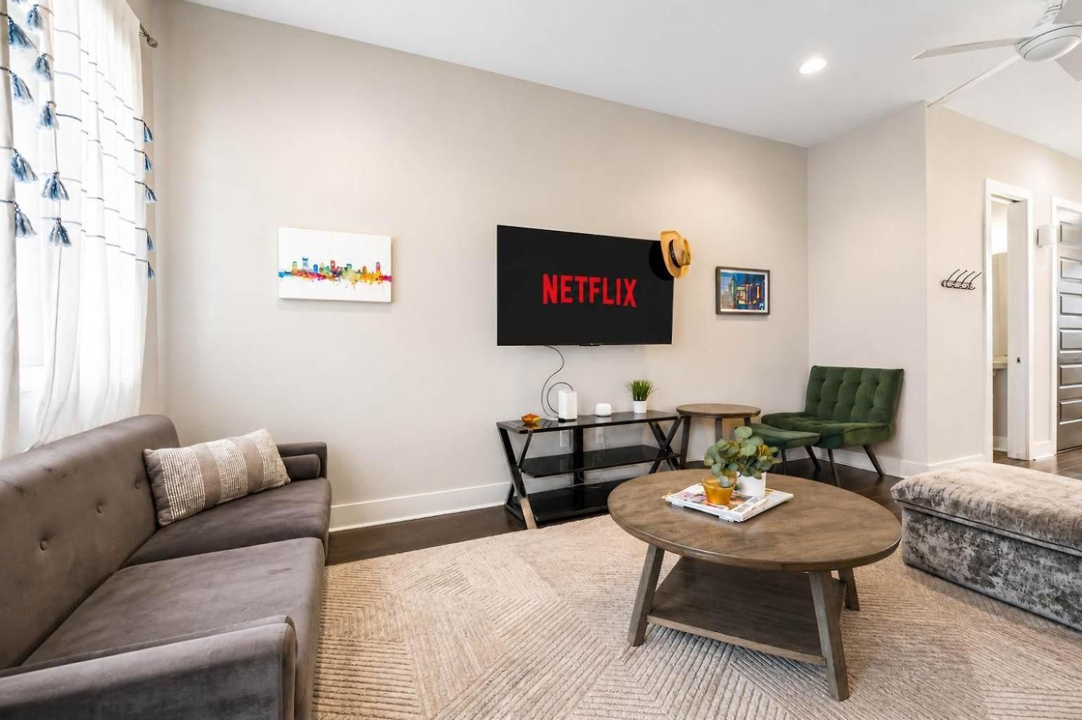 Chic Near Downtown Sleeps 14 * Nashville