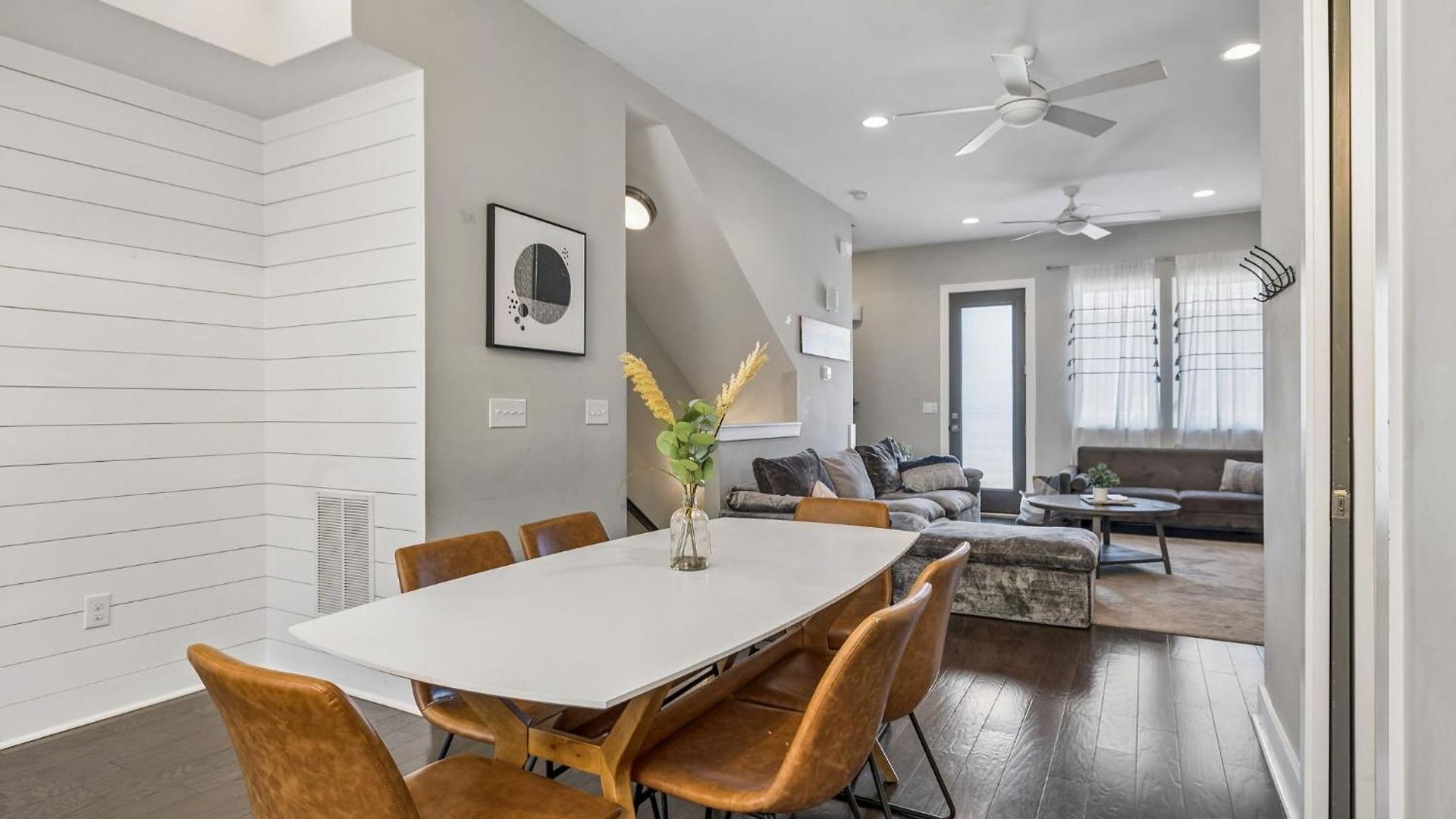 Chic Near Downtown Sleeps 14 Holiday home Nashville