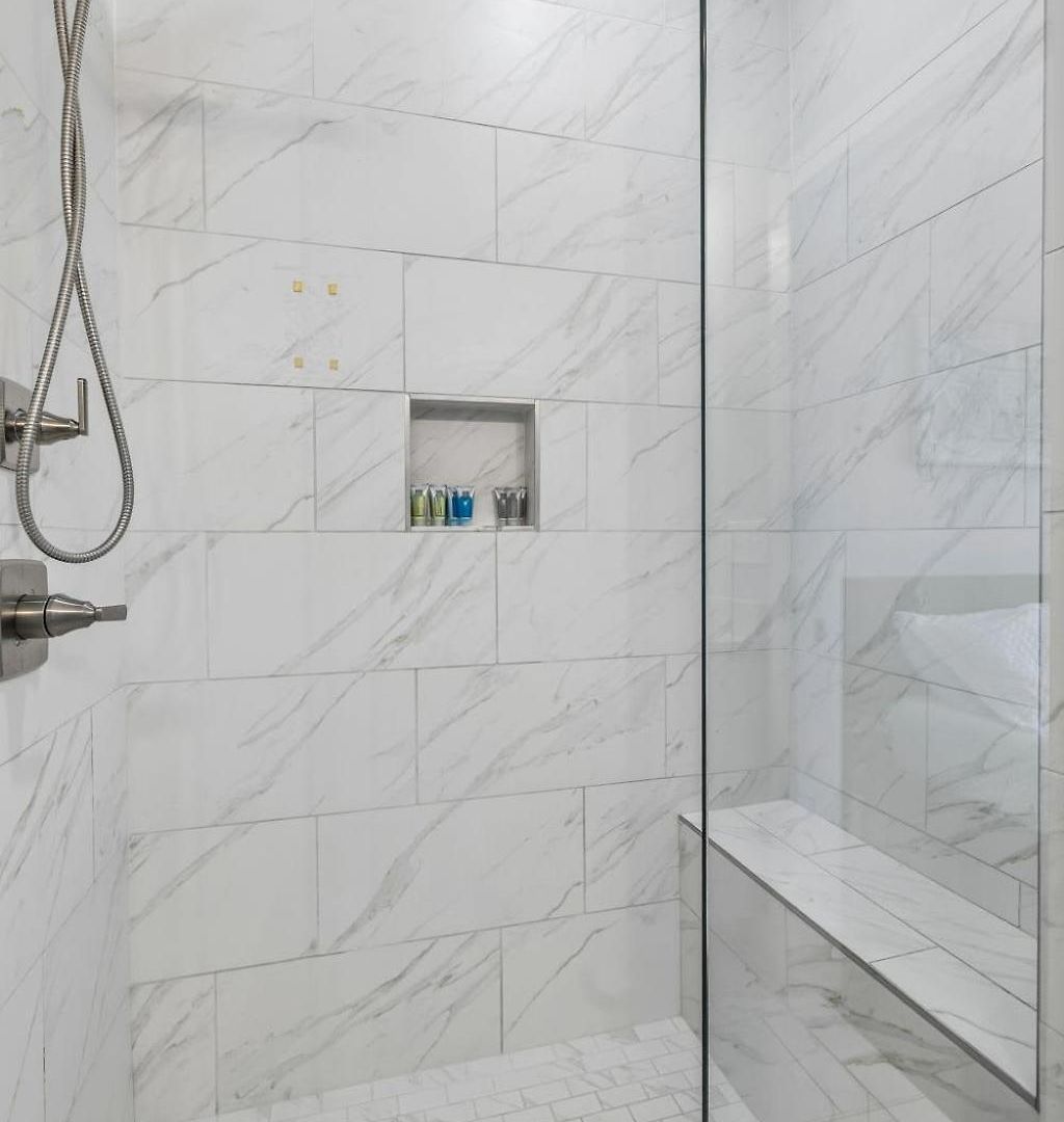 Holiday home Chic Near Downtown Sleeps 14 *