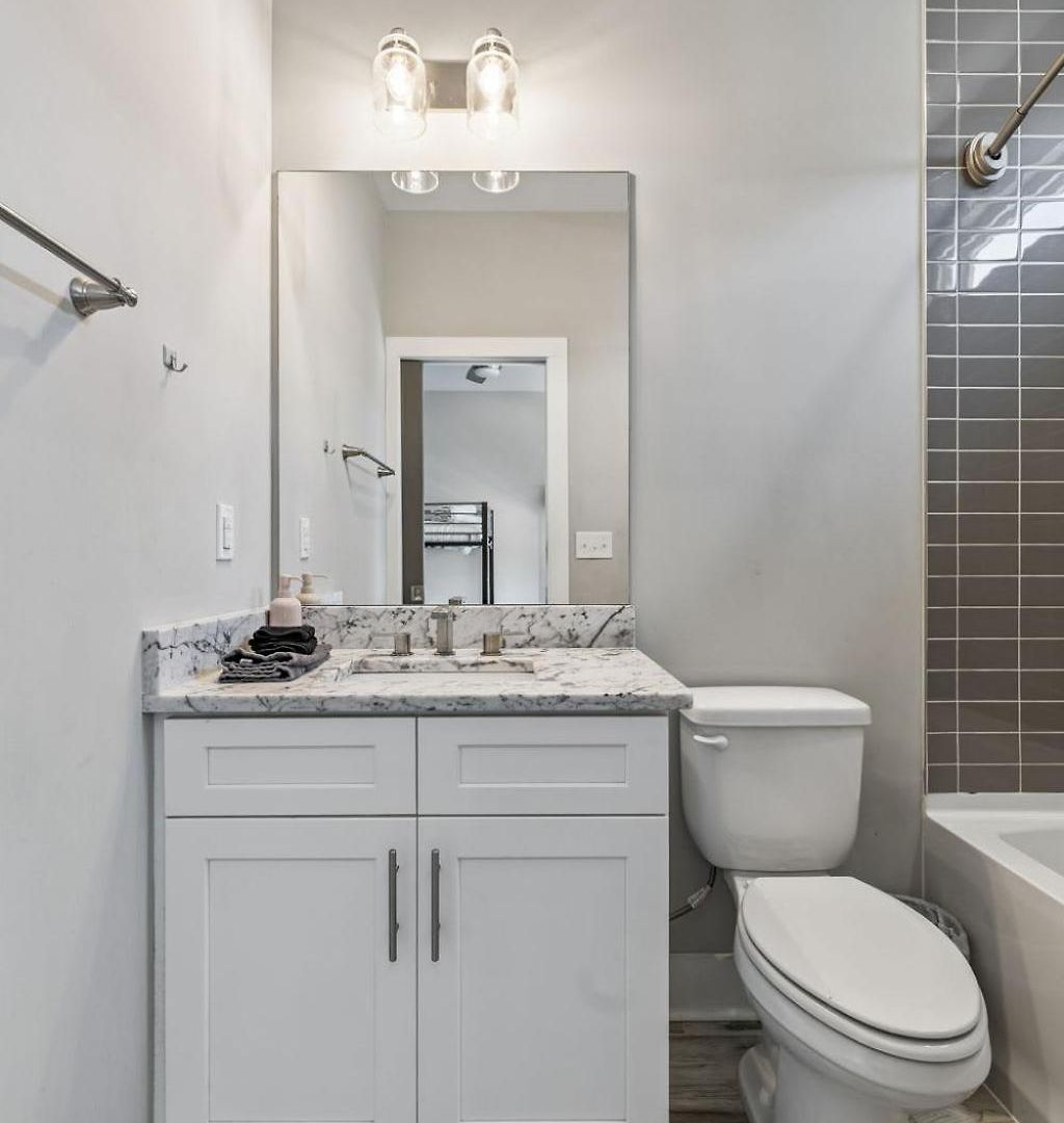 Chic Near Downtown Sleeps 14 Holiday home Nashville