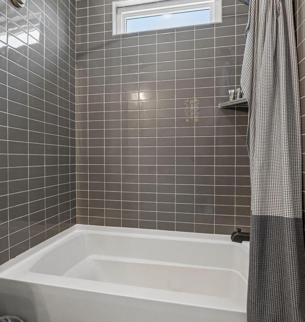 Chic Near Downtown Sleeps 14 Holiday home Nashville