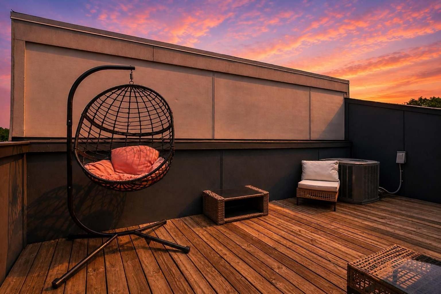 Chic Near Downtown Sleeps 14 Holiday home *