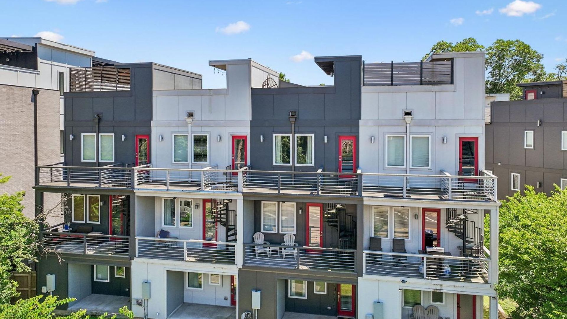Chic Near Downtown Sleeps 14 Nashville