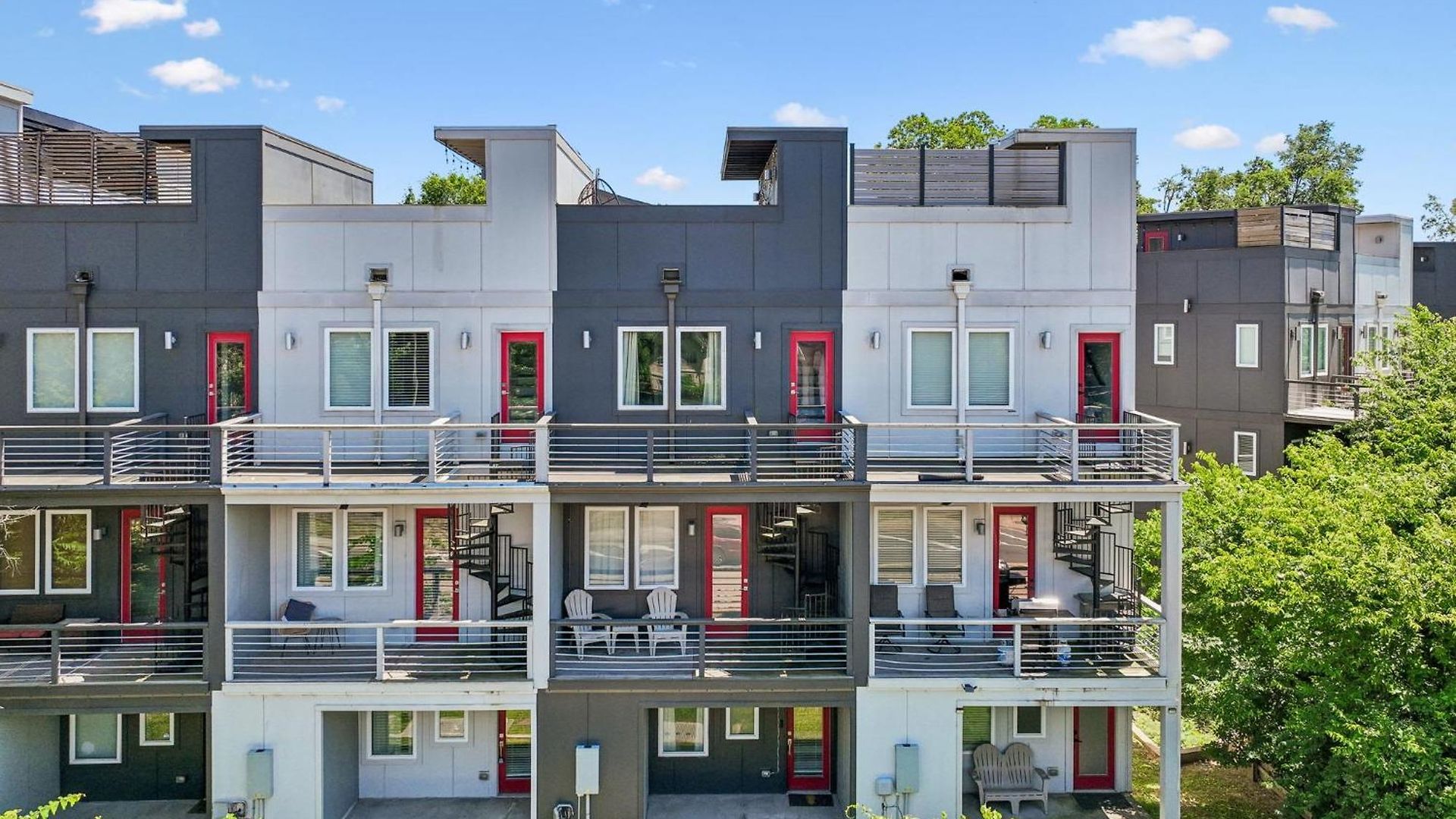 Chic Near Downtown Sleeps 14 * Nashville