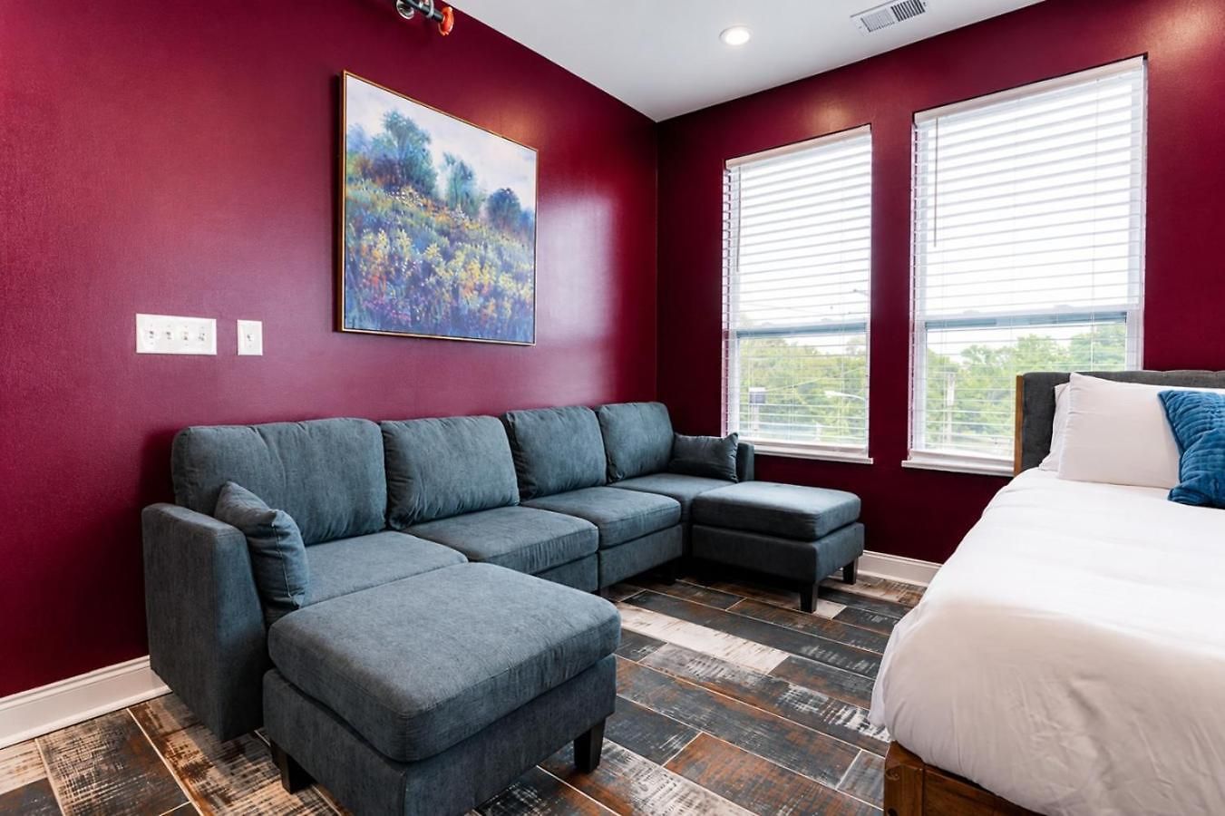 Apartment Gallant Glass 4br Floor Walk To Vandy!